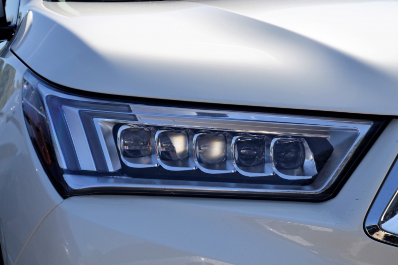 moto-SALERNES-min_acura-headlamp-2834131